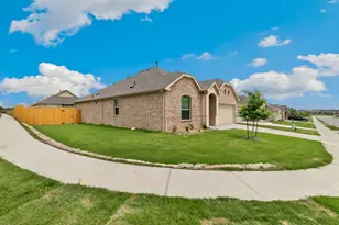 952 Dustwood Dr, Fort Worth, TX 76052 - Photo 4