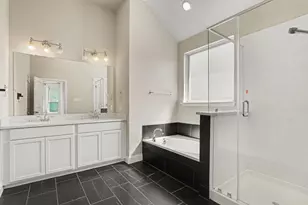 2806 Grand Lookout Ln, Arlington, TX 76001 - Photo 12