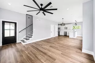 1115 E Oleander St, Fort Worth, TX 76104 - Photo 2