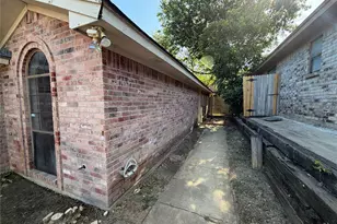 6259 Canyon Cir, Fort Worth, TX 76133 - Photo 2