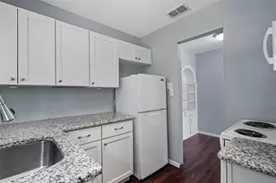 210 W Willingham St, Cleburne, TX 76033 - Photo 8