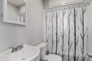 210 W Willingham St, Cleburne, TX 76033 - Photo 10