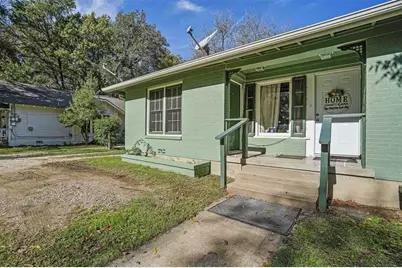 210 W Willingham Street #B, Cleburne, TX 76033 - Photo 2