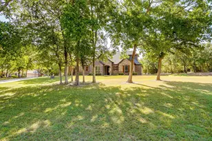 7259 Oak Creeks Ct, Fort Worth, TX 76135 - Photo 2