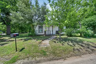 601 Royal St, Cleburne, TX 76031 - Photo 24