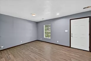 601 Royal St, Cleburne, TX 76031 - Photo 10