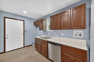 601 Royal St, Cleburne, TX 76031 - Photo 8