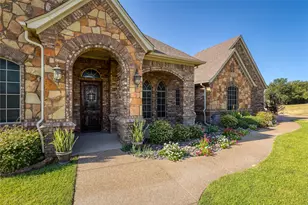 124 Carnes Ct, Springtown, TX 76082 - Photo 2