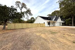 941 Robin Hood Blvd, Mesquite, TX 75149 - Photo 2