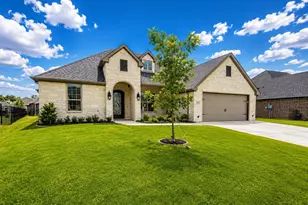 2083 Spieth St, Granbury, TX 76048 - Photo 2