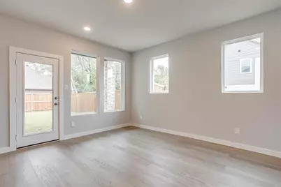 4532 Hogans Alley Drive, Arlington, TX 76001 - Photo 6