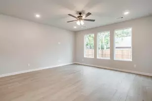 4532 Hogan's Alley Dr, Arlington, TX 76001 - Photo 10