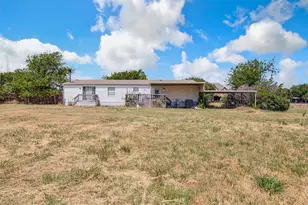 12156 Thistle Ln, Justin, TX 76247 - Photo 32