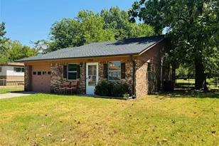 1210 S Clements St, Gainesville, TX 76240 - Photo 1