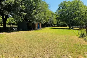 1210 S Clements St, Gainesville, TX 76240 - Photo 34