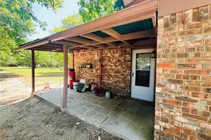 1210 S Clements St, Gainesville, TX 76240 - Photo 30