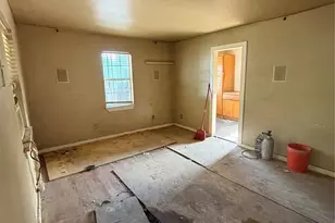 715 Scott Dr, Arlington, TX 76012 - Photo 2