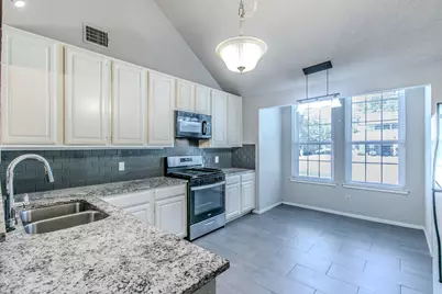 2759 Wentworth Drive, Grand Prairie, TX 75052 - Photo 4