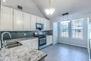 2759 Wentworth Dr, Grand Prairie, TX 75052 - Photo 4