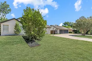 3909 Trail Lake Dr, Fort Worth, TX 76109 - Photo 4