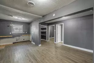 1106 Oak St, Grand Prairie, TX 75050 - Photo 22