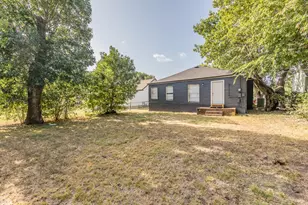 1106 Oak St, Grand Prairie, TX 75050 - Photo 34
