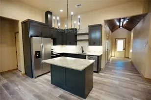 320 Summit Dr, Mineral Wells, TX 76067 - Photo 1