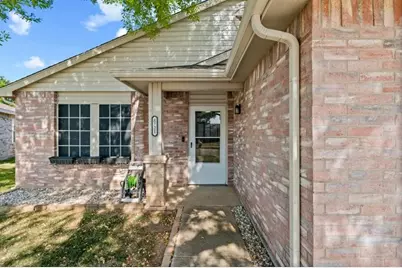8721 Hunters Point Way, Fort Worth, TX 76123 - Photo 2