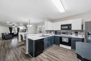 8721 Hunters Point Way, Fort Worth, TX 76123 - Photo 6