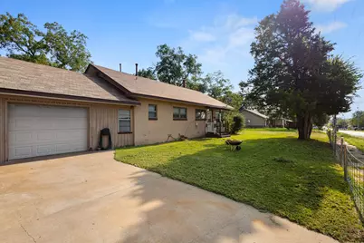 301 W Nelson Street, Bowie, TX 76230 - Photo 1