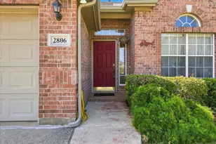 2806 Warwick Dr, Corinth, TX 76210 - Photo 2