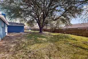 400 Casa Bello Ct, Irving, TX 75062 - Photo 20