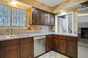 12502 Burninglog Ln, Dallas, TX 75243 - Photo 10