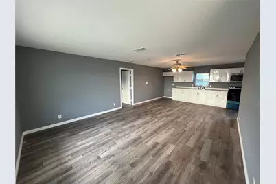 122 S 10th Street, Sanger, TX 76266 - Photo 2