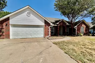 7724 Sagebrush Ct N, North Richland Hills, TX 76182 - Photo 2