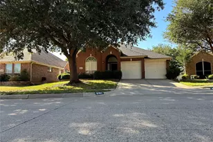 6367 Estates Ln, Fort Worth, TX 76137 - Photo 2