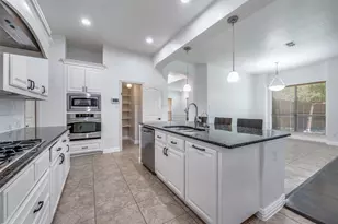 2043 Loma Alta Dr, Irving, TX 75063 - Photo 4
