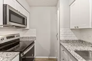 4859 Cedar Springs Rd, Dallas, TX 75219 - Photo 10