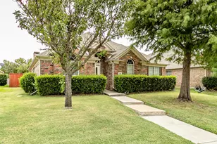 206 Meredith Ct, Irving, TX 75063 - Photo 2