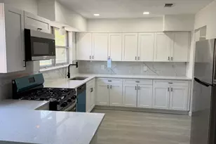 806 S Atkerson Ln, Euless, TX 76040 - Photo 2