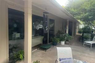 8910 Guernsey Ln, Dallas, TX 75220 - Photo 32