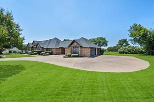 1388 Fairhaven Dr, Mansfield, TX 76063 - Photo 2