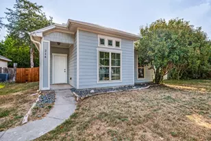 214 Lewis St, Waxahachie, TX 75165 - Photo 2
