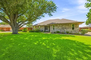 136 Chaparral Dr, Graham, TX 76450 - Photo 2