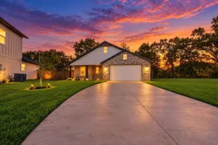 1202 Phoenix Dr, Athens, TX 75751 - Photo 1
