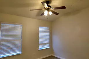 1504 Fox Run Dr, Irving, TX 75063 - Photo 36