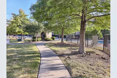 1504 Fox Run Drive, Irving, TX 75063 - Photo 38