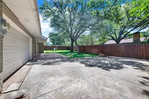 3326 Dartmoor Dr, Dallas, TX 75229 - Photo 32