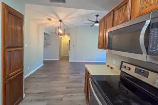 4915 S Prairieview Ct, Arlington, TX 76017 - Photo 10