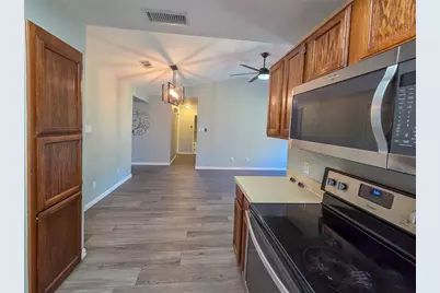 4915 S Prairieview Court, Arlington, TX 76017 - Photo 10